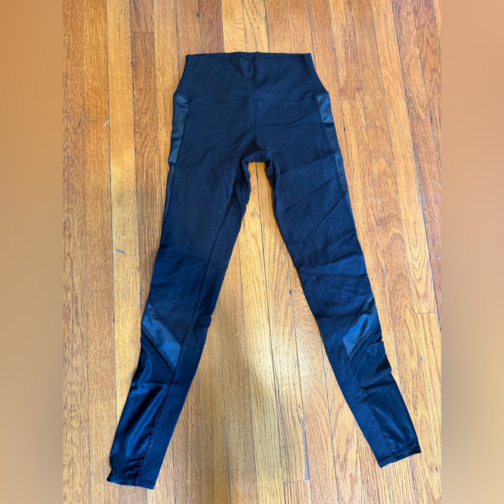 Alo Yoga mesh detail leggings